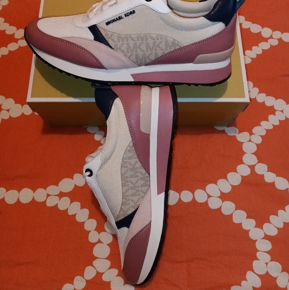 Michael Kors Allie Stride Trainer Lace Up Sneakers - Picture 14 of 14